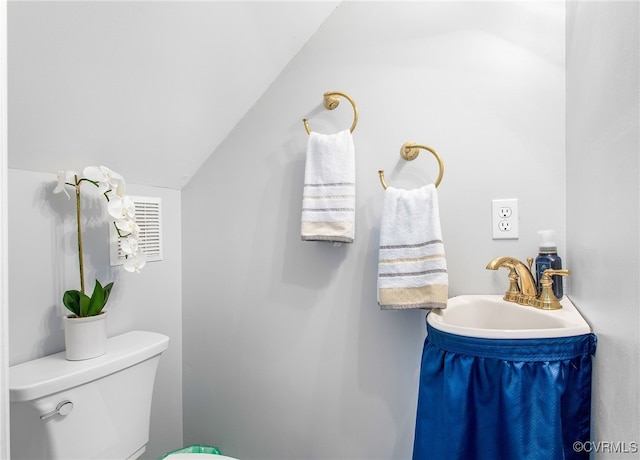 1724 Villageway Dr, Henrico, VA 23229 - half bathroom featuring lofted ceiling and toilet