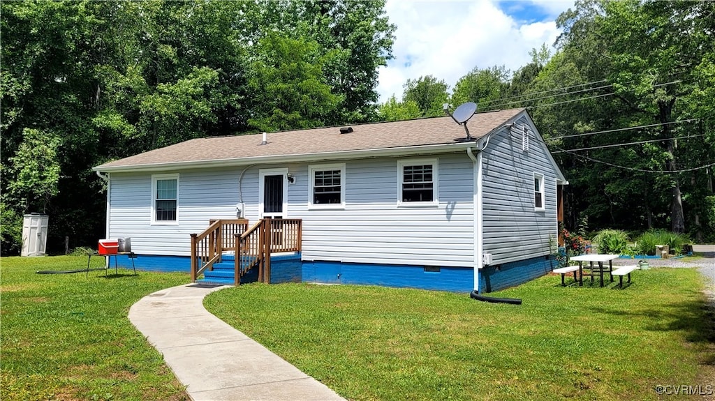 1992 Town Bridge Rd, Urbanna, VA 23175 - view of front of property featuring crawl space and a front yard