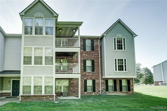 10205 Wolfe Manor Ct Unit 1012, Glen Allen, VA 23060 - back of property with a yard, brick siding, and a balcony