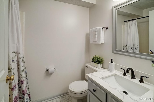 10205 Wolfe Manor Ct Unit 1012, Glen Allen, VA 23060 - full bath featuring toilet, vanity, curtained shower, and baseboards