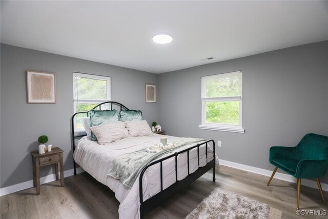 935 Wilcox St, Petersburg, VA 23803 - bedroom featuring baseboards and light wood finished floors