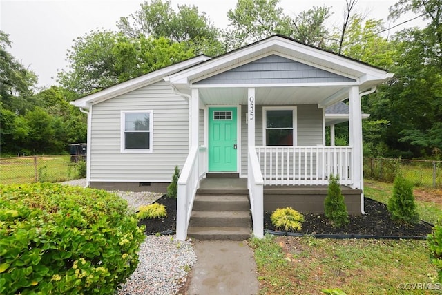 935 Wilcox St, Petersburg, VA 23803 - view of front facade featuring crawl space and covered porch