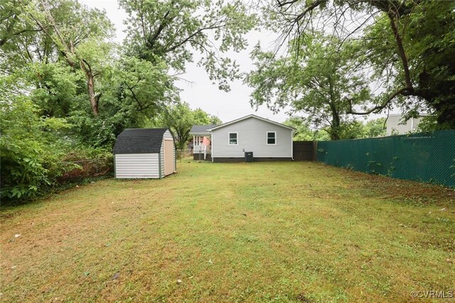 935 Wilcox St, Petersburg, VA 23803 - view of yard