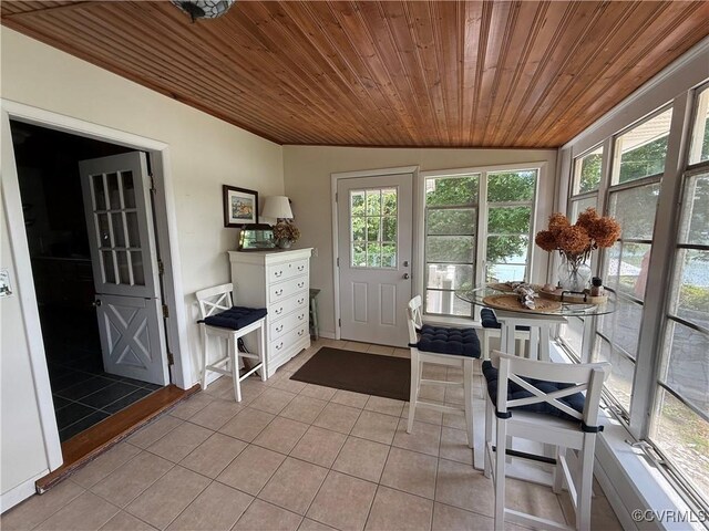 1686 Locust Grove Rd, Topping, VA 23169 - sunroom featuring vaulted ceiling