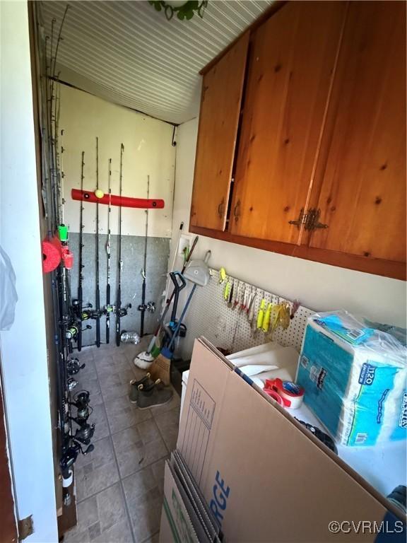 1686 Locust Grove Rd, Topping, VA 23169 - garage featuring fridge