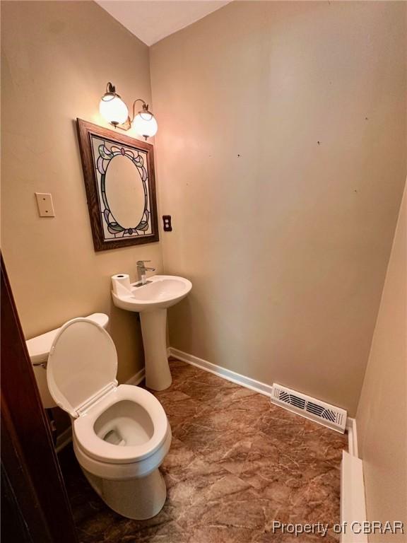 402 N Ivy Ave, Highland Springs, VA 23075 - half bath with toilet and baseboards