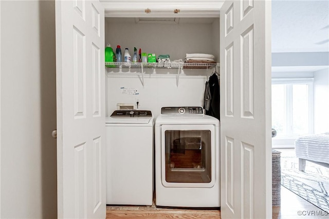 12125 Shore View Dr, Henrico, VA 23233 - laundry room with washing machine and dryer and light wood finished floors