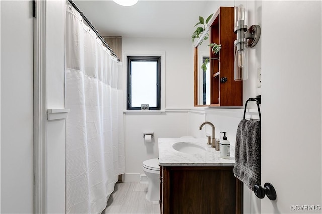 8415 Freestone Ave, Henrico, VA 23229 - full bath with vanity, toilet, and a shower with curtain