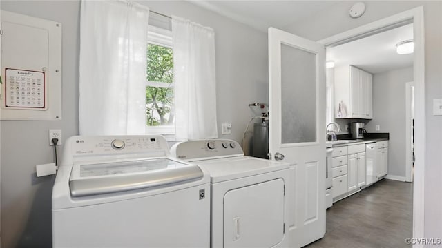 2207 Marroit Rd, Henrico, VA 23229 - laundry area featuring washer and clothes dryer and wood finished floors