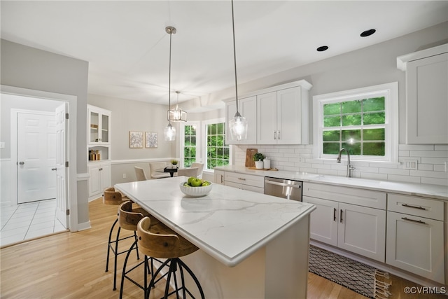11320 Glendevon Rd, Chesterfield, VA 23838 - kitchen featuring a sink, backsplash, light wood-style flooring, and a kitchen island