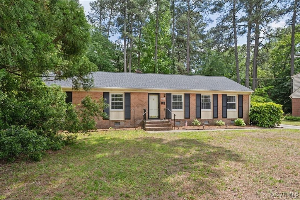 102 Thomas Nelson Ln, Williamsburg, VA 23185 - single story home with crawl space, brick siding, a front yard, and roof with shingles