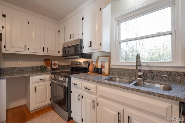 9508 Alfaree Rd, Chesterfield, VA 23237 - kitchen with stainless steel appliances, a sink, white cabinets, light wood-type flooring, and ornamental molding