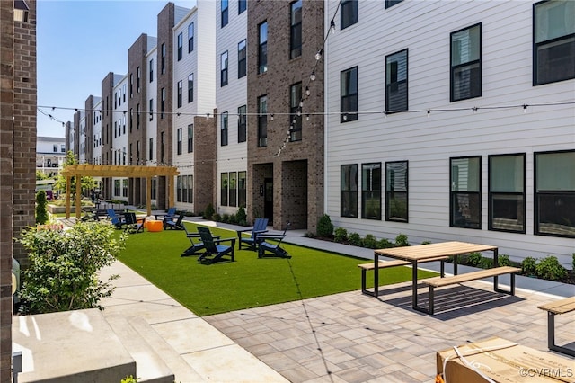 1900 Roseneath Rd Unit 8B, Richmond, VA 23230 - surrounding community featuring a patio and a lawn