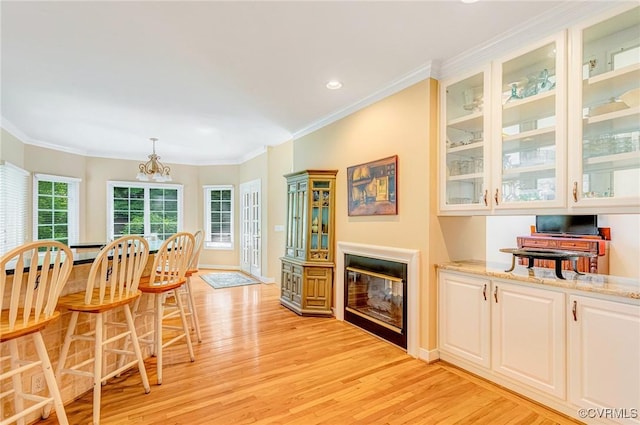 5605 Hunters Glen Dr, Glen Allen, VA 23059 - dining room featuring light wood-style floors, a chandelier, recessed lighting, ornamental molding, and baseboards