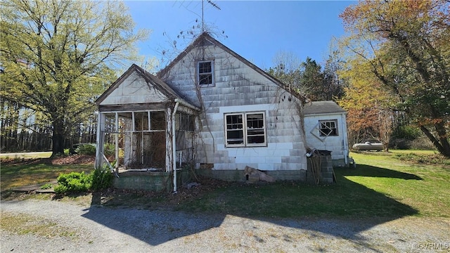 1989 Cox Rd, Nottoway, VA 23824 - view of front of property featuring a sunroom and a front lawn