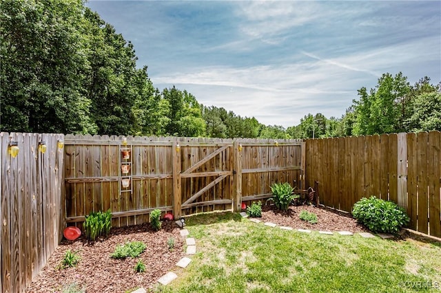 2906 Mary Beth Ln, Henrico, VA 23060 - fenced backyard featuring a gate