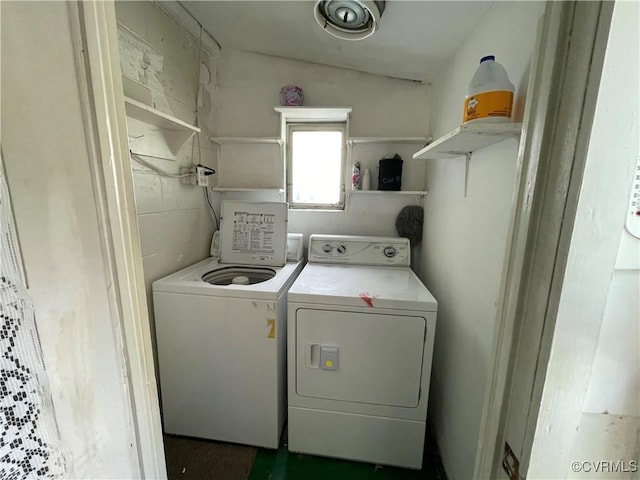 737 Jefferson Pl, Petersburg, VA 23803 - laundry room featuring washer and dryer