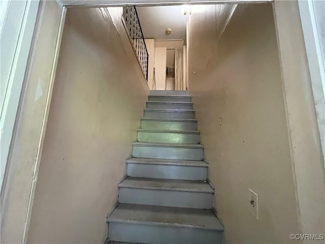 737 Jefferson Pl, Petersburg, VA 23803 - view of stairway