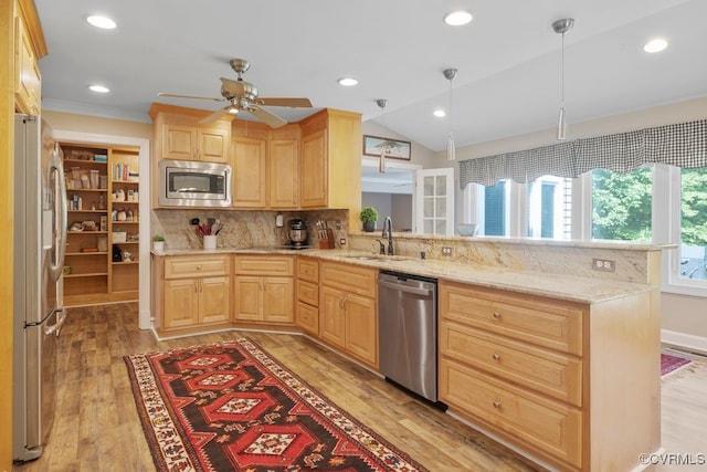 532 Fords Rd, Manakin Sabot, VA 23103 - kitchen with appliances with stainless steel finishes, light brown cabinetry, a sink, a peninsula, and light wood-style floors