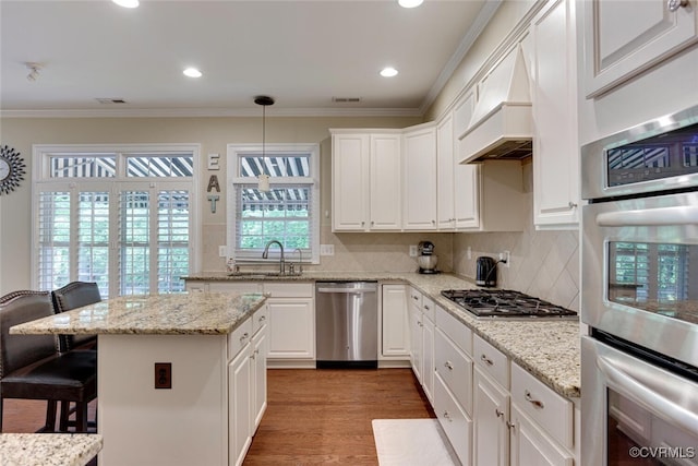 11715 Triple Notch Ter, Henrico, VA 23233 - kitchen with stainless steel appliances, a sink, a breakfast bar area, crown molding, and white cabinets