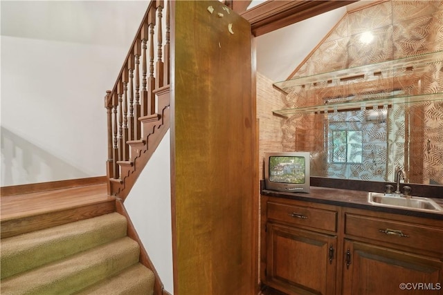 5910 Harbourwood Pl, Chesterfield, VA 23112 - bar featuring a sink and stairs