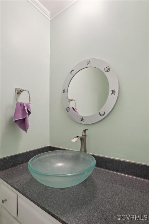 5910 Harbourwood Pl, Chesterfield, VA 23112 - bathroom featuring crown molding and vanity