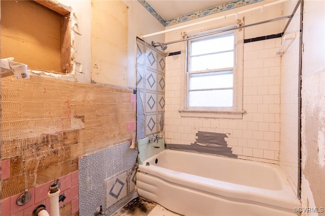 4 W Jerald St, Henrico, VA 23075 - bathroom featuring shower / bath combination