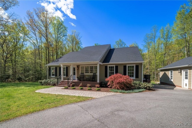20031 Woodland Fox Ln, Rockville, VA 23146 - ranch-style home featuring a porch and a front lawn