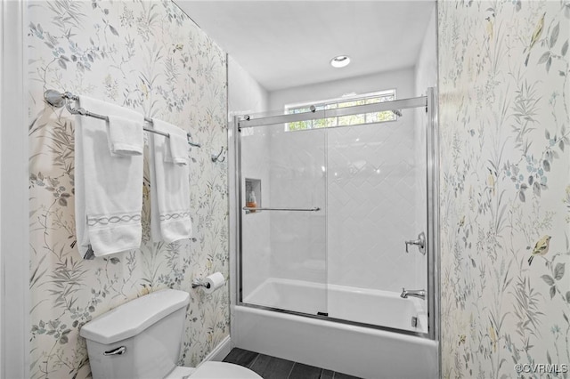 20031 Woodland Fox Ln, Rockville, VA 23146 - full bathroom featuring toilet, shower / bath combination with glass door, wallpapered walls, and baseboards