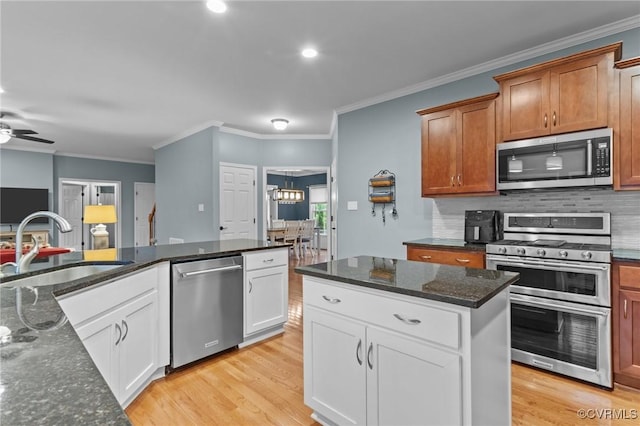 8324 Longlands Pl, Chesterfield, VA 23832 - kitchen with appliances with stainless steel finishes, a sink, decorative backsplash, light wood-type flooring, and ceiling fan