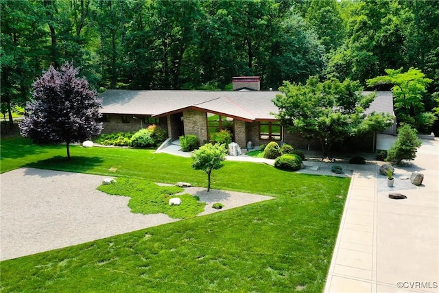 2940 Queenswood Rd, Midlothian, VA 23113 - surrounding community with a lawn