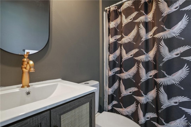 122 Elm St, Petersburg, VA 23803 - full bathroom with toilet, vanity, and curtained shower