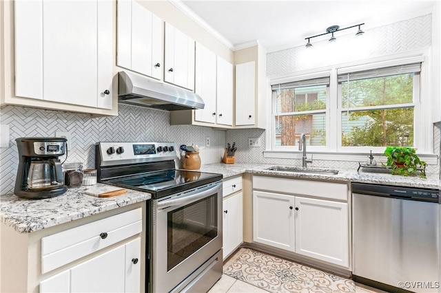 13710 Arrowood Ct, Midlothian, VA 23112 - kitchen featuring appliances with stainless steel finishes, under cabinet range hood, tasteful backsplash, a sink, and ornamental molding