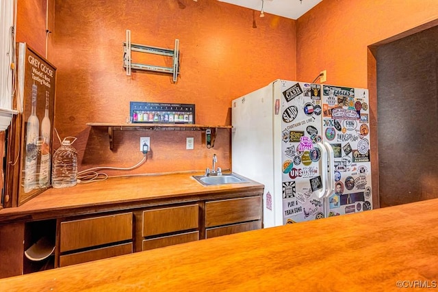 9214 Hunters Chase Dr, Mechanicsville, VA 23116 - kitchen featuring a sink and freestanding refrigerator