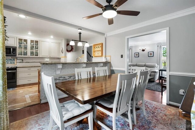 1146 Wicker Dr, Colonial Heights, VA 23834 - dining space featuring a ceiling fan, ornamental molding, light wood finished floors, and recessed lighting