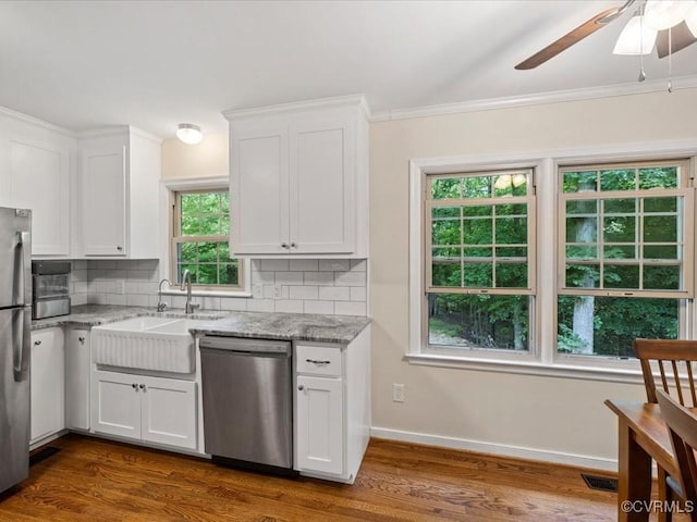 13610 Old Stage Rd, North Prince George, VA 23860 - kitchen with stainless steel appliances, a sink, backsplash, a ceiling fan, and white cabinets
