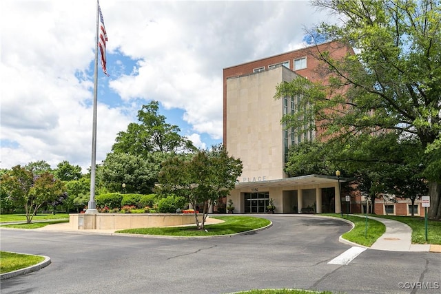 1350 Westwood Ave Unit 406, Richmond, VA 23227 - view of building exterior featuring curved driveway