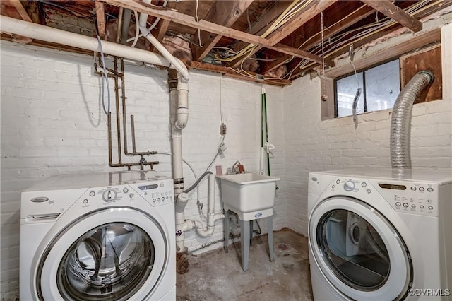 3429 Hanover Ave, Richmond, VA 23221 - laundry room featuring washer and dryer