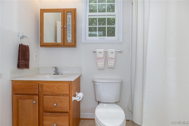 160 Walnut Ridge Dr, Stafford, VA 22556 - full bathroom with toilet, vanity, baseboards, and a shower with shower curtain
