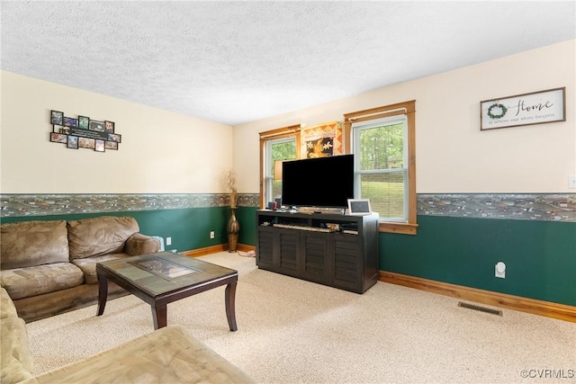 17 Brougham Rd, Fluvanna, VA 22963 - living area featuring carpet floors, baseboards, and a textured ceiling