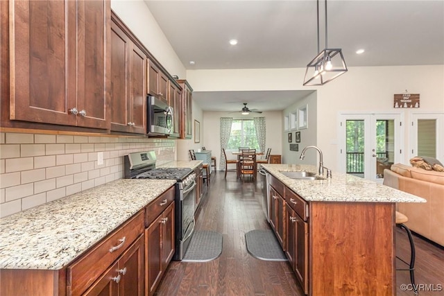 17231 Ivory Bill Ln, Chesterfield, VA 23838 - kitchen featuring appliances with stainless steel finishes, a sink, open floor plan, ceiling fan, and a breakfast bar area