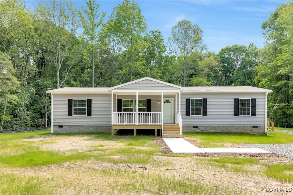 27413 Signboard Rd, Ruther Glen, VA 22546 - manufactured / mobile home featuring crawl space, a porch, and a front lawn