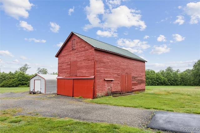 29898 The Trl, Shacklefords, VA 23110 - view of barn with a yard