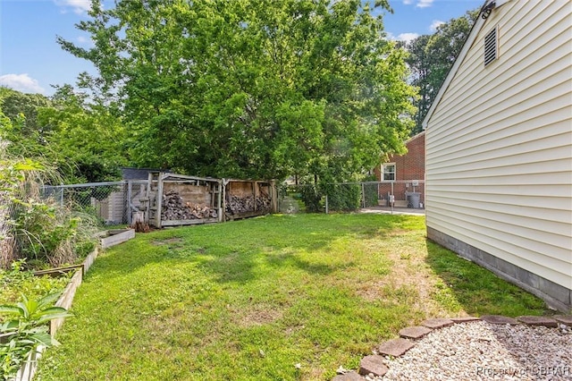 1 Beacon Cir, Hampton, VA 23664 - view of yard