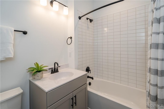 425 W 7th St, Richmond, VA 23224 - full bathroom with toilet, shower / bath combo with shower curtain, and vanity