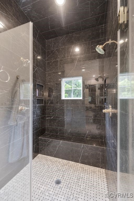 547 River Rd, Manakin Sabot, VA 23103 - full bath featuring a tile shower