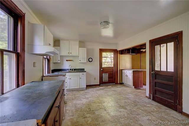 708 Calthrop Neck Rd, Yorktown, VA 23693 - kitchen with white cabinetry, dark countertops, crown molding, and ceiling fan