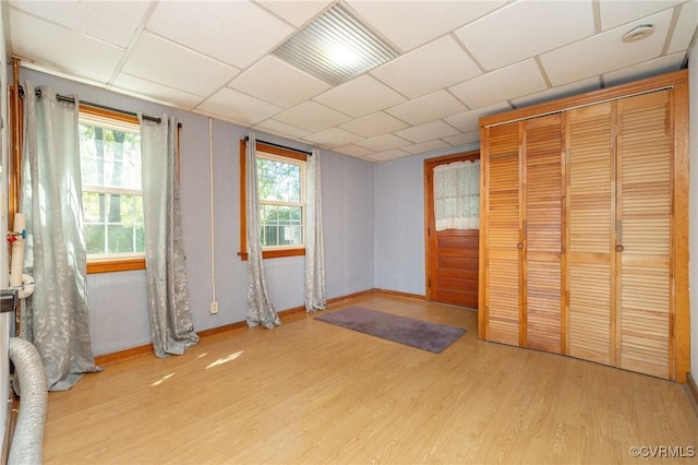 6495 Robin Way, Mechanicsville, VA 23111 - unfurnished bedroom featuring multiple windows, light wood-type flooring, a drop ceiling, baseboards, and a closet