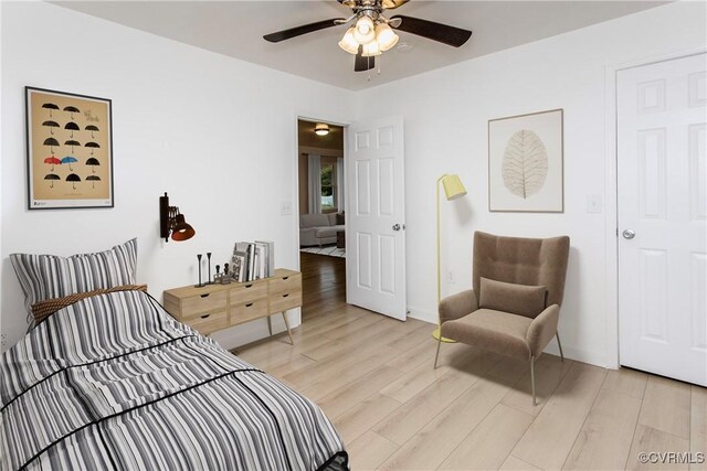 321 Porterville St, Petersburg, VA 23803 - bedroom with light wood-style floors and a ceiling fan