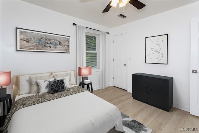 321 Porterville St, Petersburg, VA 23803 - bedroom with light wood-style flooring, a ceiling fan, and baseboards